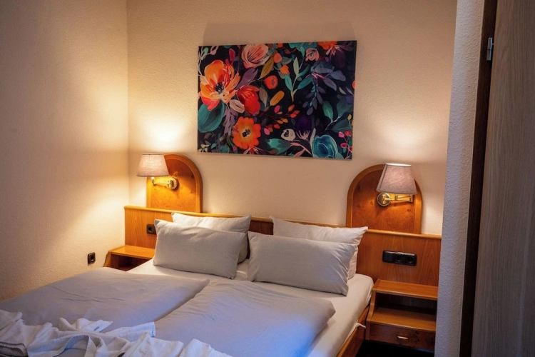 Standard Twin room with garden view