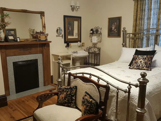 Columbiana Inn
