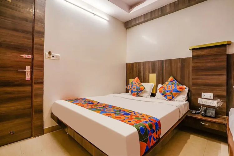 Fabhotel Kingdom Sai