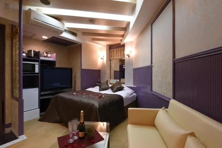 Hotel Frontier - Adults Only