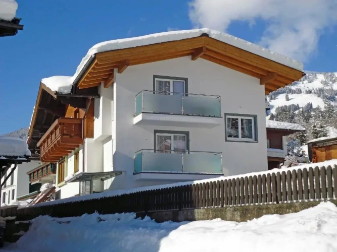 3 Bedrooms Apartment