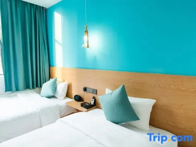 Standard Twin room with garden view