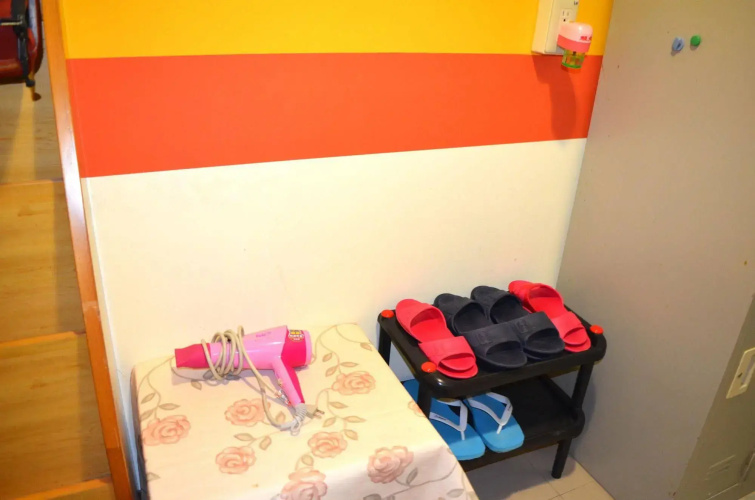 Holo Hostel
