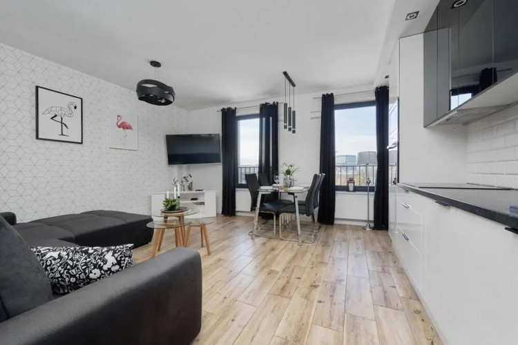 Stylish & Spacious Apartment by Renters
