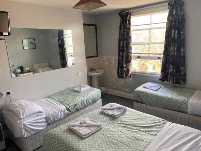 Standard Triple room