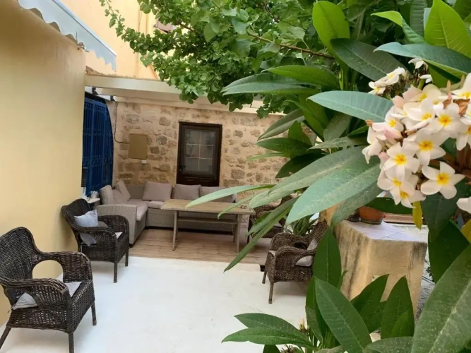 2 Bedrooms Cottage