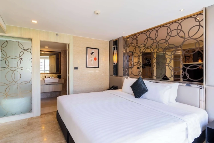 Double Junior Suite with balcony and with city view