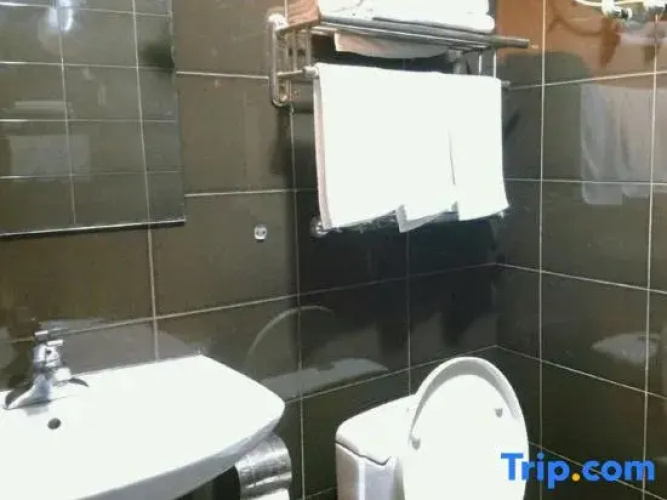 Tieling Traffic Hotel