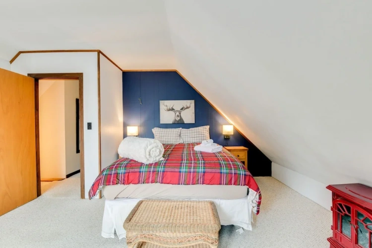 4 Bedrooms Cottage with balcony
