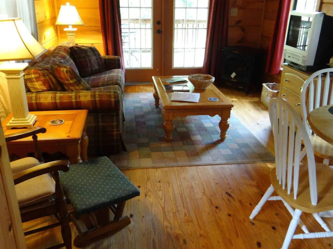 Engadine Inn & Cabins