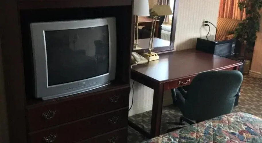 Home Town Inn