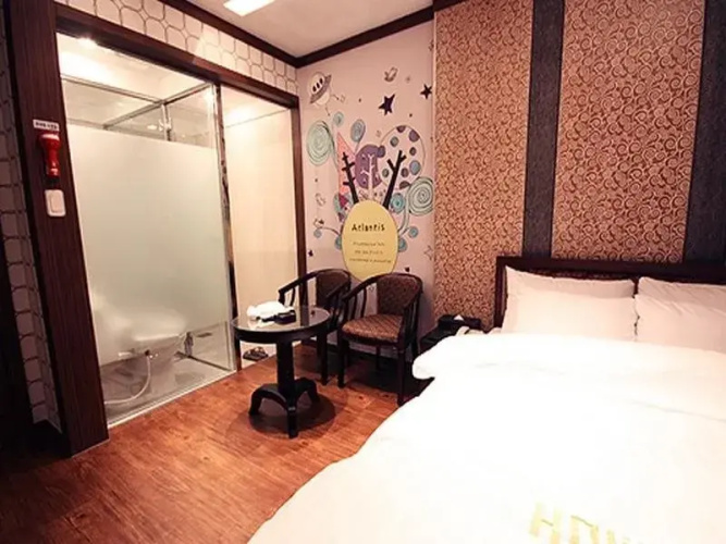 The Holic Hotel