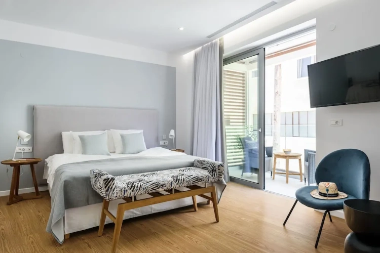 Deluxe Suite with balcony