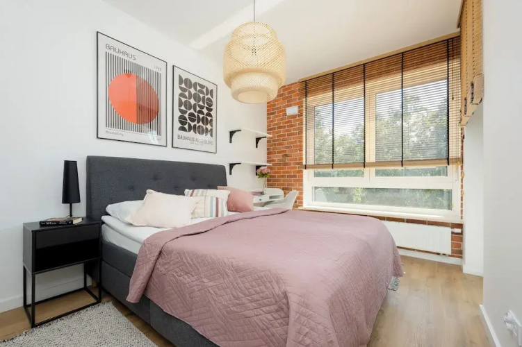 Bright Apartment With Parking by Renters