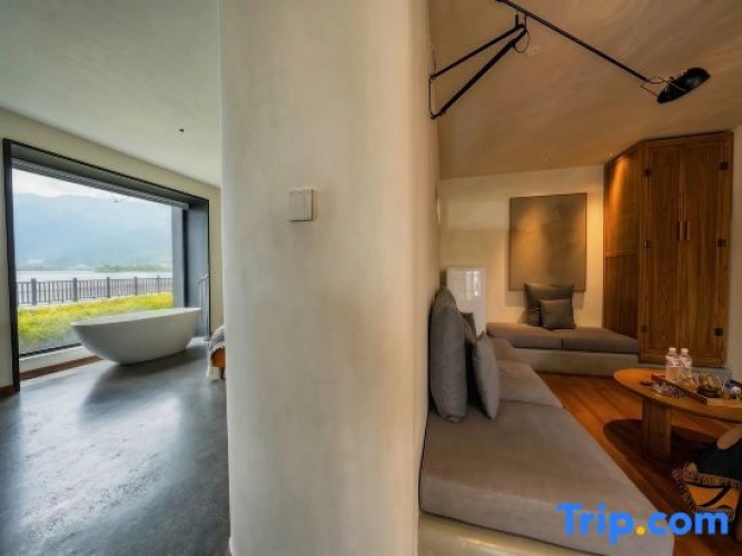 Luxury Suite
