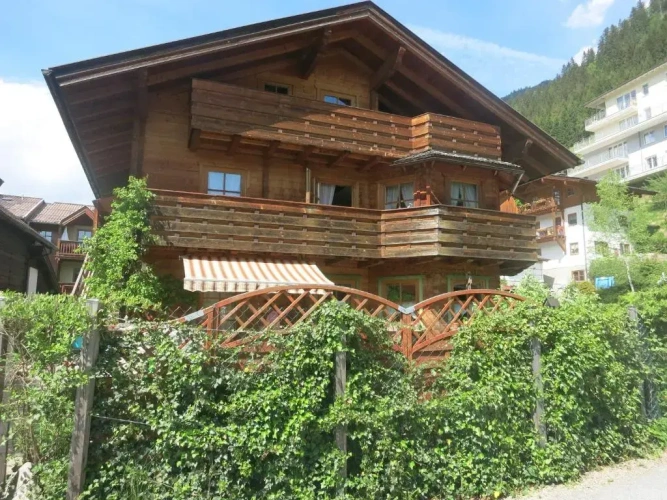 3 Bedrooms Apartment