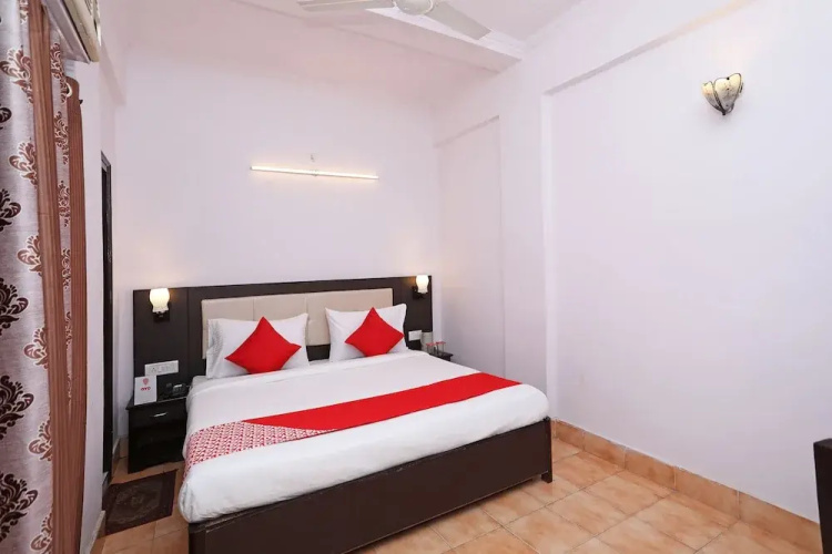 OYO 11327 Hotel R Paradise