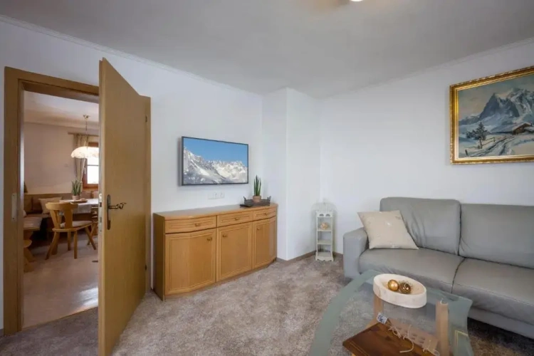 3 Bedrooms Apartment
