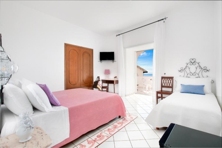 Standard Triple room