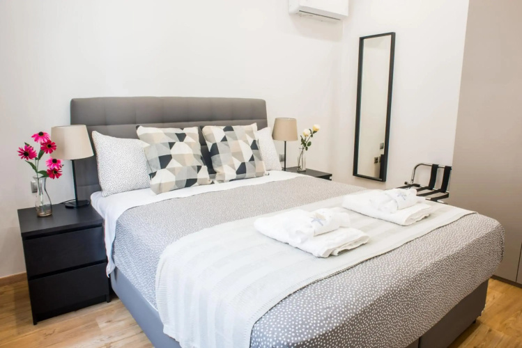 A22 Irresistible modern flat with balcony@centre