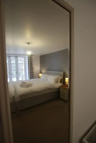 Charming Flat With Private Patio in Clifton