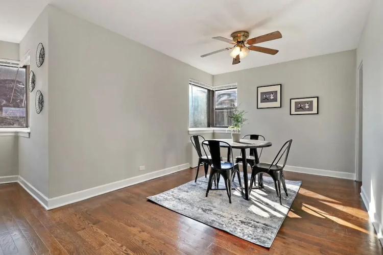 Comfy 2BR Rogers Park Apt in Sheridan