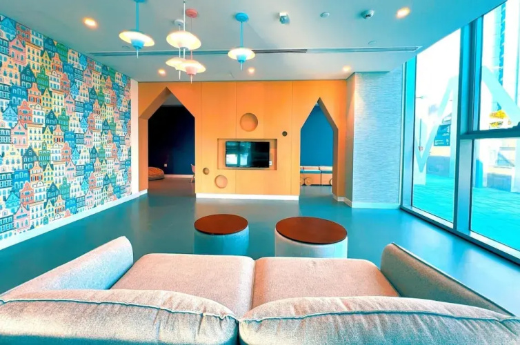 Classy Downtown 2BR w City View Balcony
