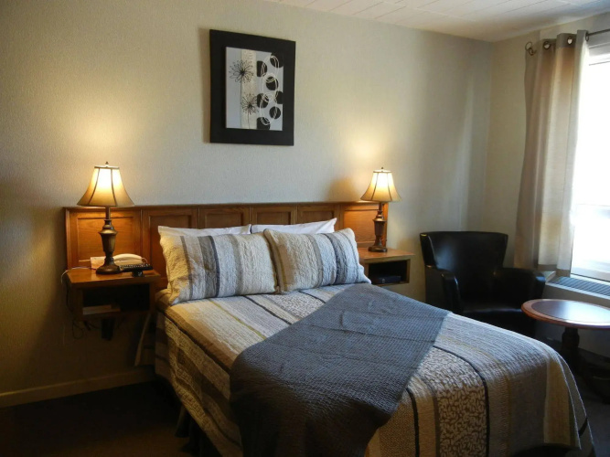 Pine Dale Motor Inn