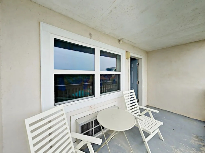 125 Sea Breeze - Studio Condo