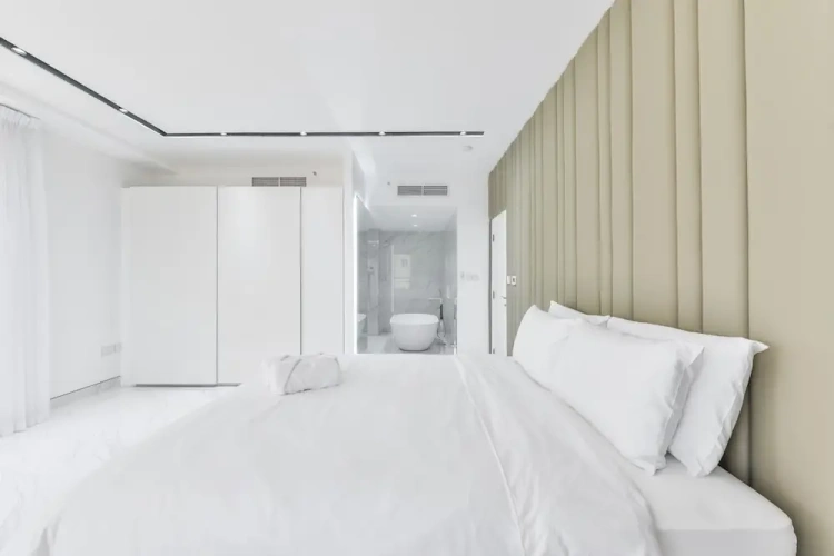 3 Bedrooms Luxury Apartment with balcony and with harbour view