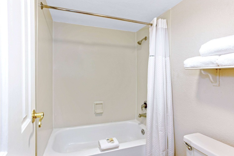 La Quinta Inn by Wyndham Orlando Airport West photo 9