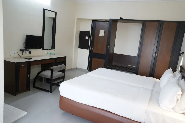 Metropolis Hotel