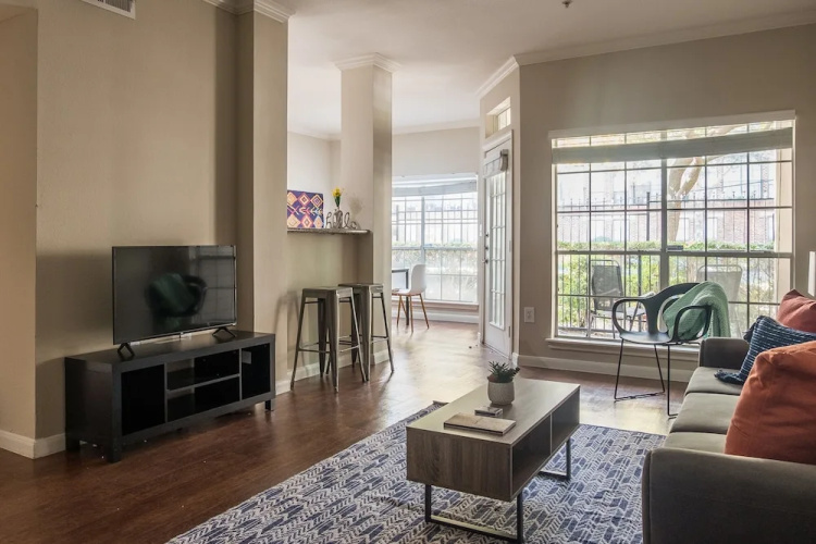 Modern Downtown Apartments by Frontdesk