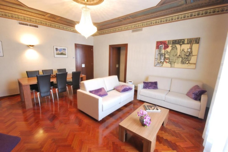 4 Bedrooms Apartment