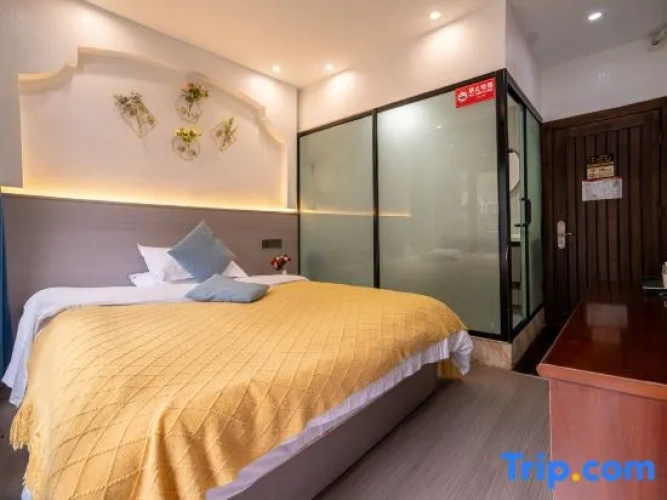 Luxury Double room with balcony and with river view