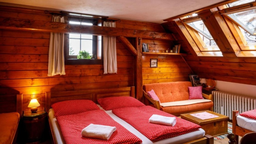 Standard Triple room