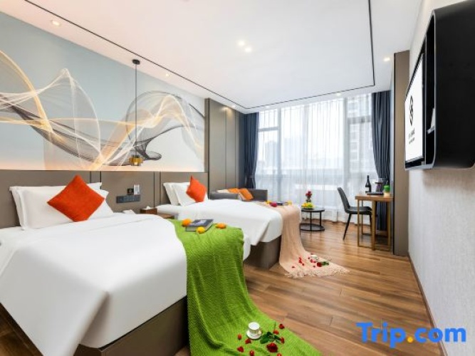 Deluxe Double room with city view