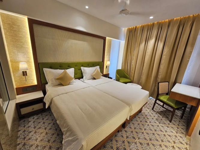 Deluxe Double room with city view