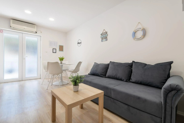 Apartments Malalu