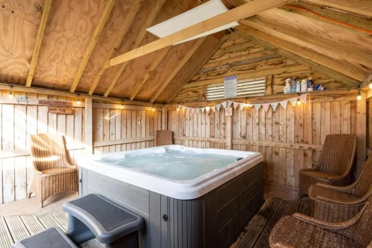4 Bedrooms Double Cottage
