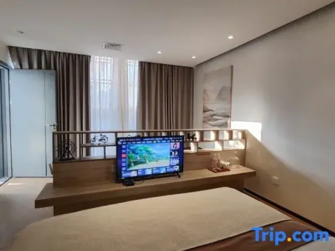 2 Bedrooms Family Suite with courtyard view