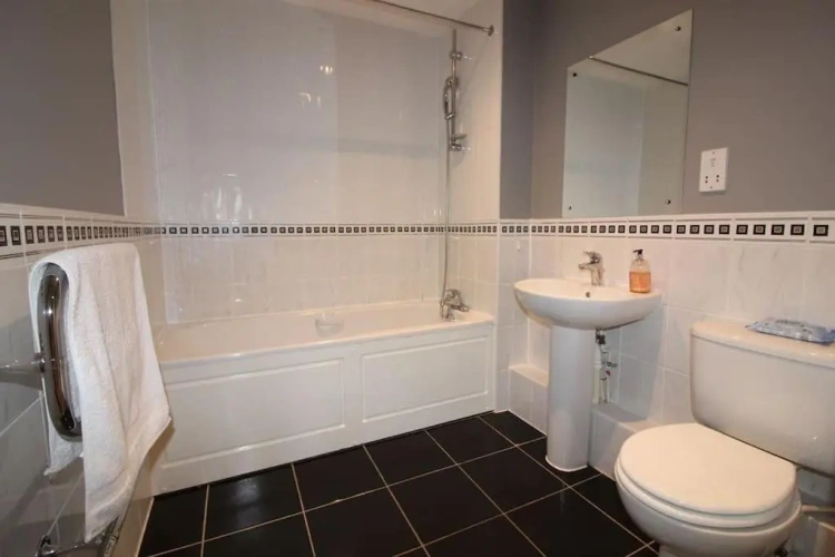 3 Bedrooms Apartment