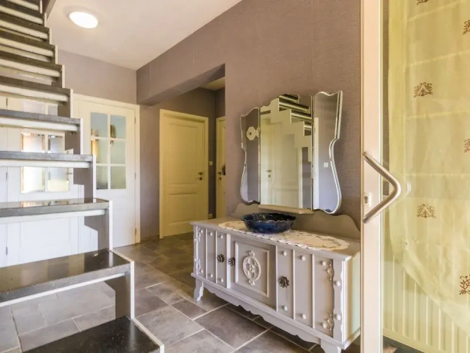 4 Bedrooms Deluxe Cottage