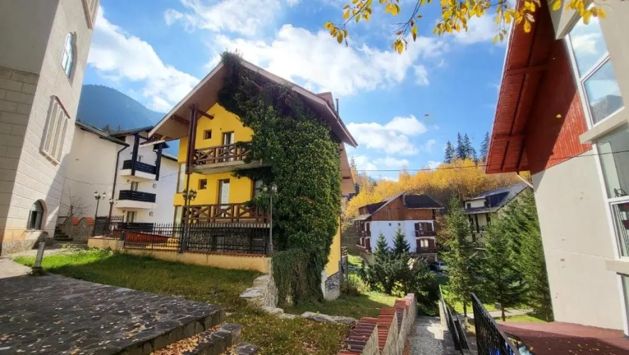 6 Bedrooms Cottage