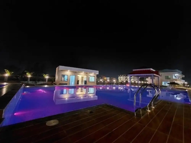 Llyods Beach Resort