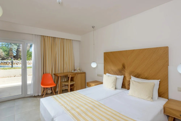 Zeus Hotels Palm Beach