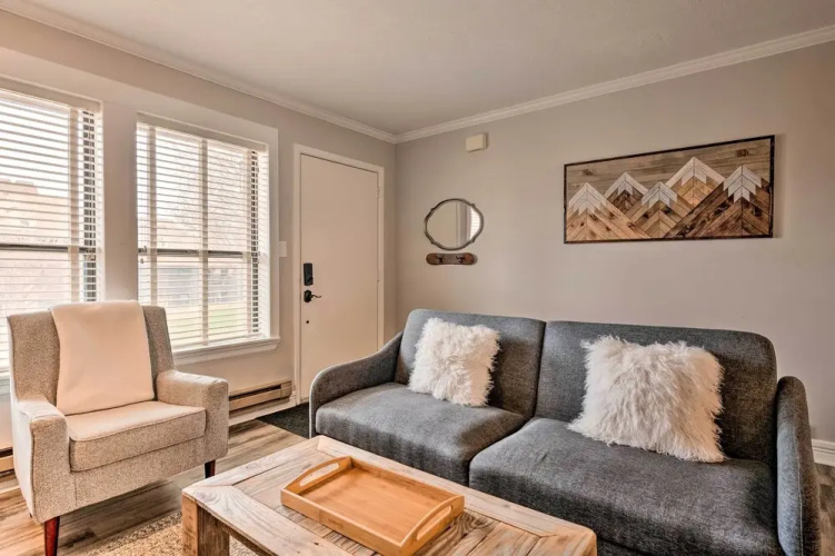 Chic Eden Condo w/ Pool Access < 5 Mi to Ski!