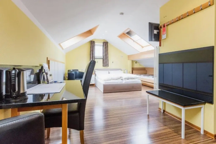 Standard Triple room