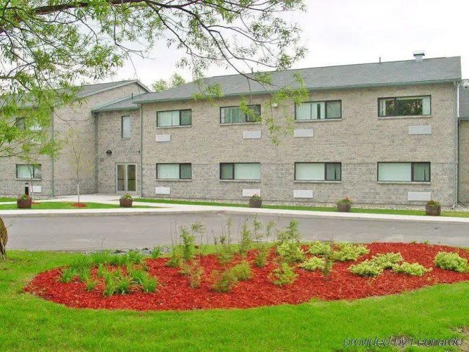 Residence & Conference Centre-Brockville