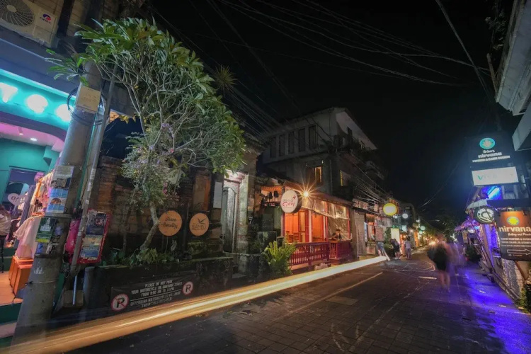 Shana Homestay by EPS